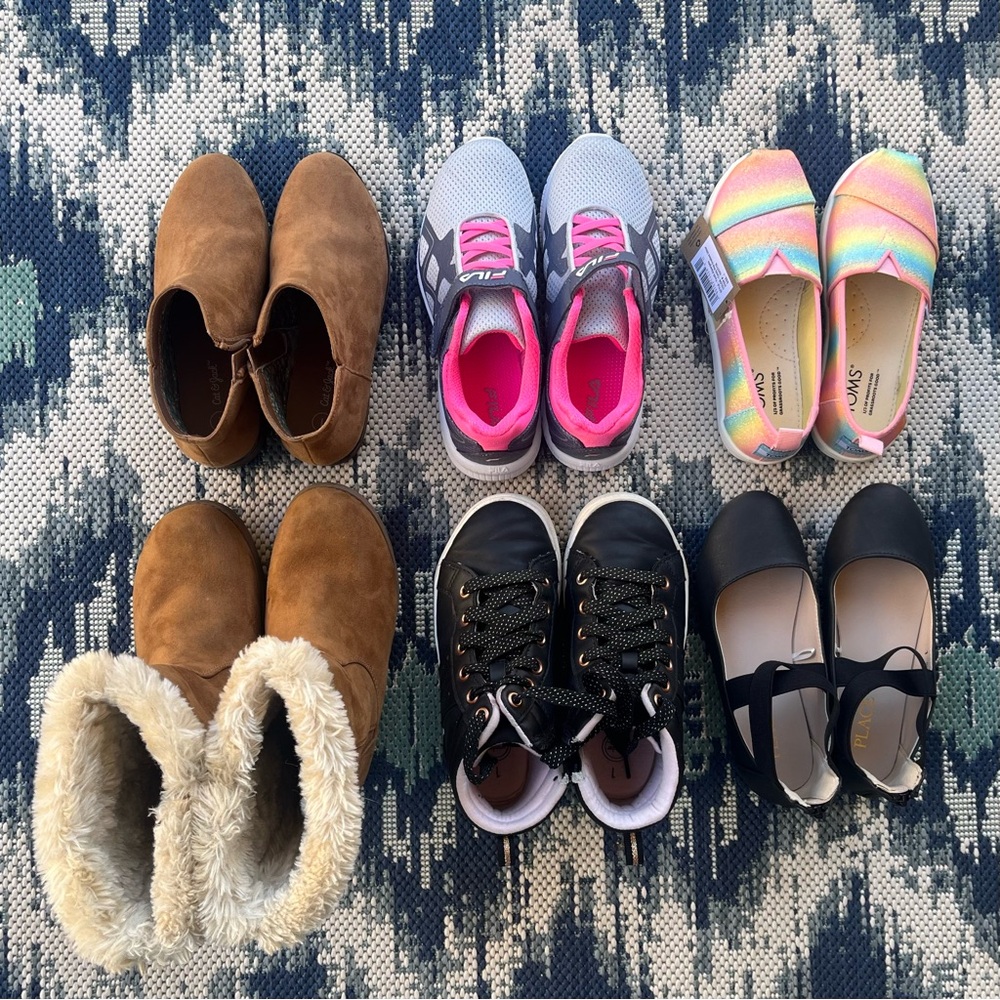 Girls Size 1 💕Cute Shoe Bundle! 6 Pairs for all seasons!